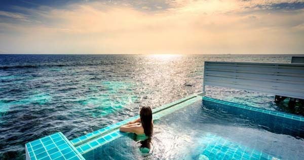 centara-grand-island-resort-and-spa-maldives-premium-deluxe-sunset-overwater-villa-with-pool-01_125