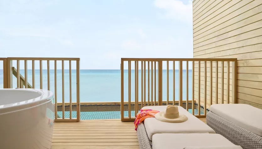 centara-mirage-lagoon-maldives-mirage-overwater-sunset-villa-wth-jacuzzi-01_12878