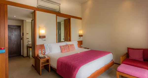 centara-ras-fushi-resort-and-spa-maldive-lagoon-view-beach-villa-with-swirl-pool-01_2796