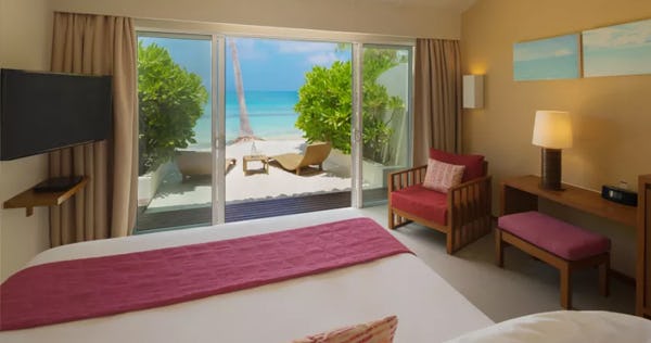 centara-ras-fushi-resort-and-spa-maldive-lagoon-view-beach-villa-with-swirl-pool-02_2796