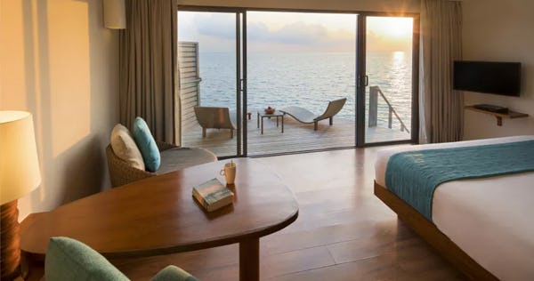 centara-ras-fushi-resort-and-spa-maldive-sunset-overwater-villa_2796