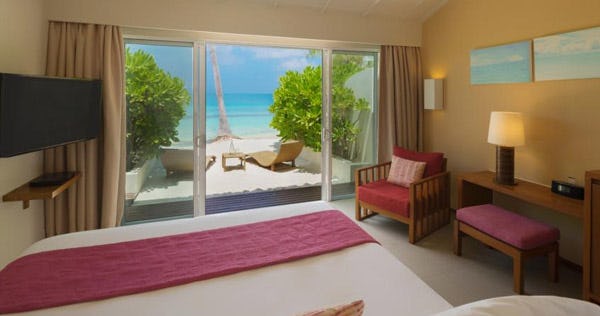 centara-ras-fushi-resort-and-spa-maldives-deluxe-beach-villa-02_2796