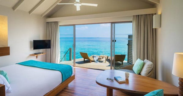 centara-ras-fushi-resort-and-spa-maldives-deluxe-overwater-villa-01_2796