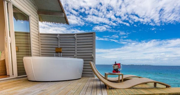 centara-ras-fushi-resort-and-spa-maldives-deluxe-spa-overwater-villa-02_2796