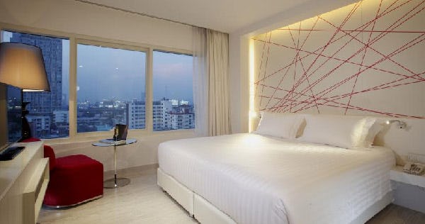 centara-watergate-pavillion-hotel-bangkok-delxue-suit-city-view-01_2879
