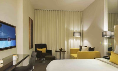 Family Connecting Rooms - Queen & Twin Beds