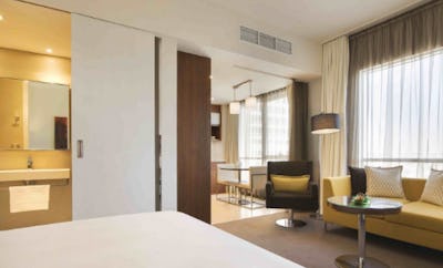 Studio With Kitchenette – Queen Bed