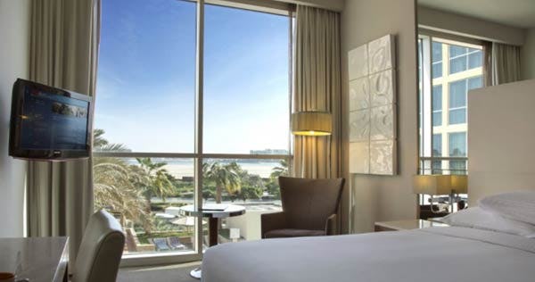 CENTRO ROOM POOL VIEW - QUEEN BED