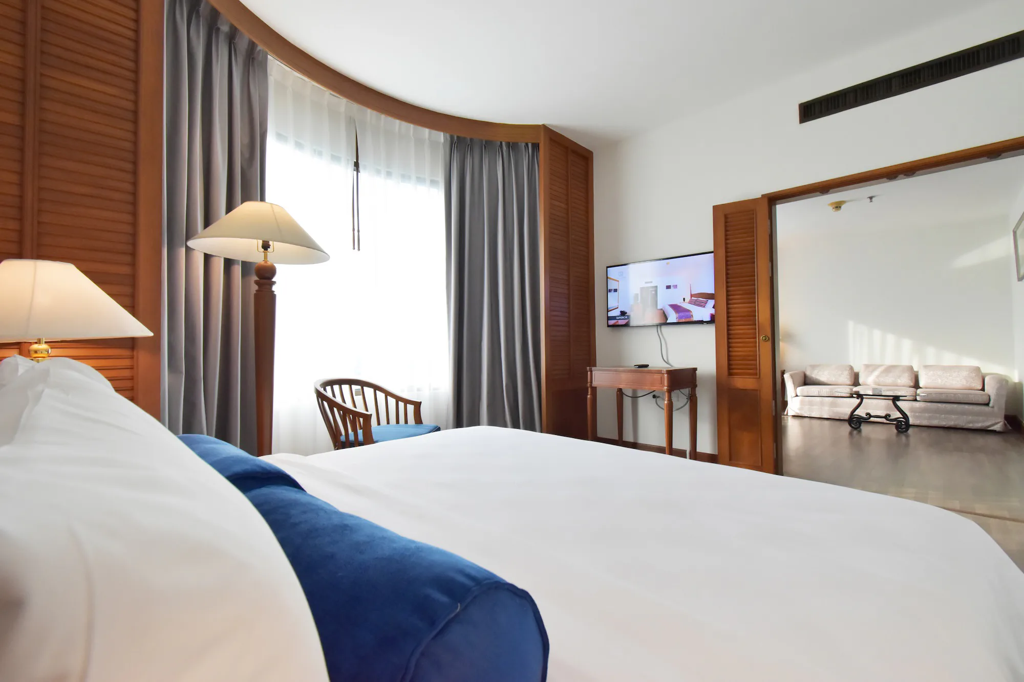 century-park-hotel-bangkok-sky-view-junior-suite_57