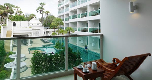 chanalai-romantica-resort-superior-room-pool-view-02_7516