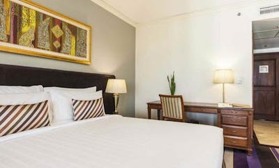 Club Deluxe Room City View