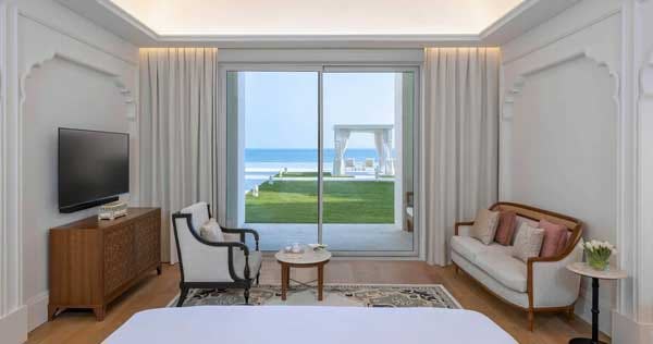 chedi-deluxe-beach-room-the-chedi-katara-hotel_12175