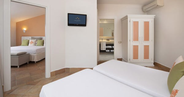 chia-laguna-resort-hotel-village-italy-classic-family-room_12207