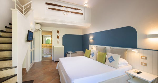 chia-laguna-resort-hotel-village-italy-family-pool-room_12207
