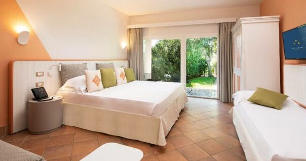 chia-laguna-resort-hotel-village-italy-triple-pool-room_12207