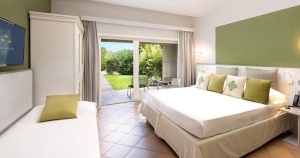 chia-laguna-resort-hotel-village-italy-triple-superior-room_12207