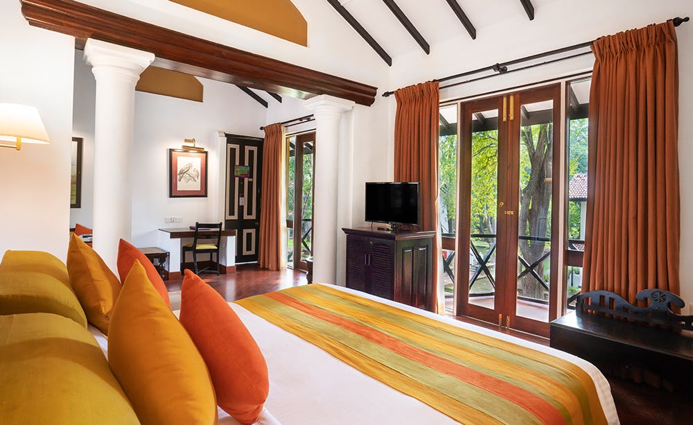 cinnamon-lodge-habarana-sri-lanka-deluxe-lake-view_13505