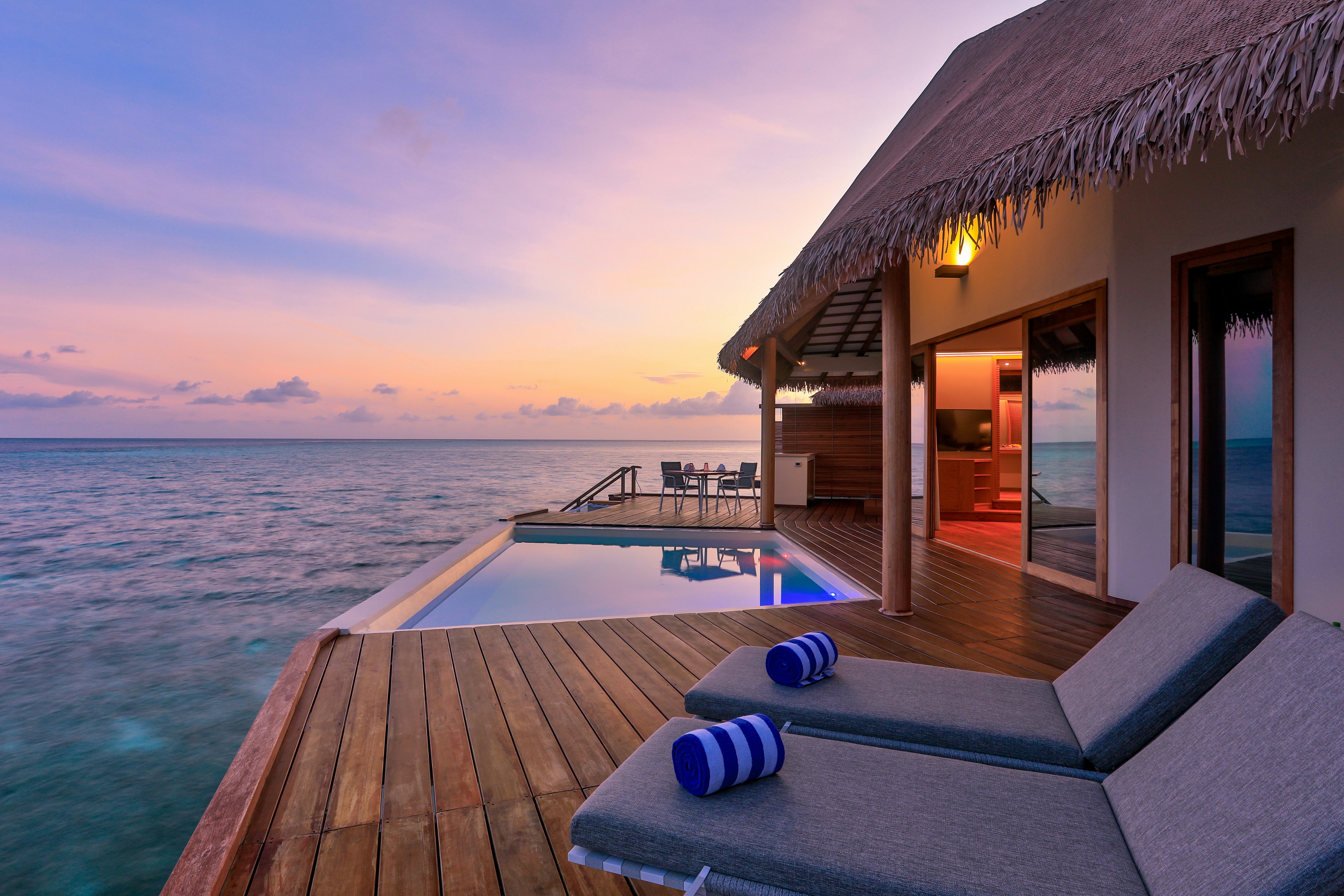 cinnamon-velifushi-maldives-water-suite-with-pool-03_11048