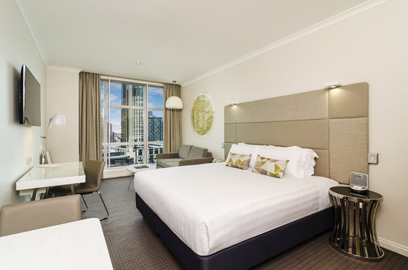 clarion-suites-gateway-melbourne-australia-studio-riverview-room_1165