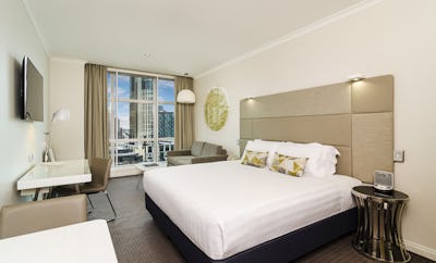 Studio Riverview Room