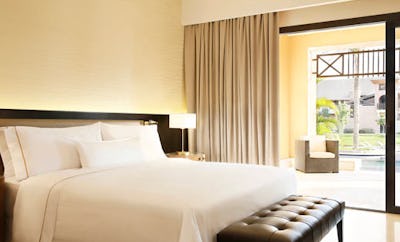 Classic King Garden View, Guest room, 1 King, Garden view