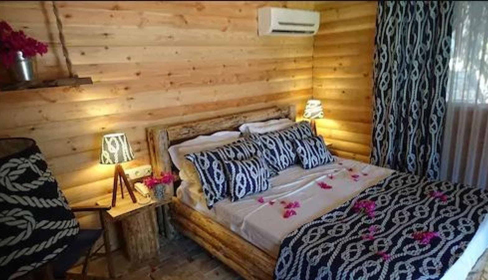 Tree House(Bungalow) Black