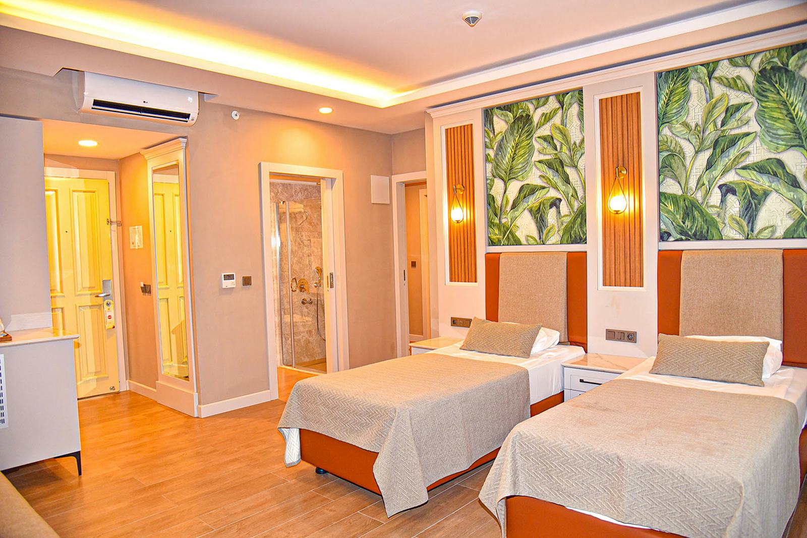 Main Building Comfort Family Land View Room