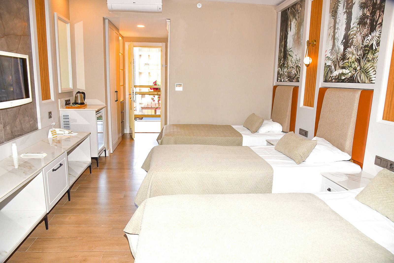 Main Building Comfort Standard XL Room