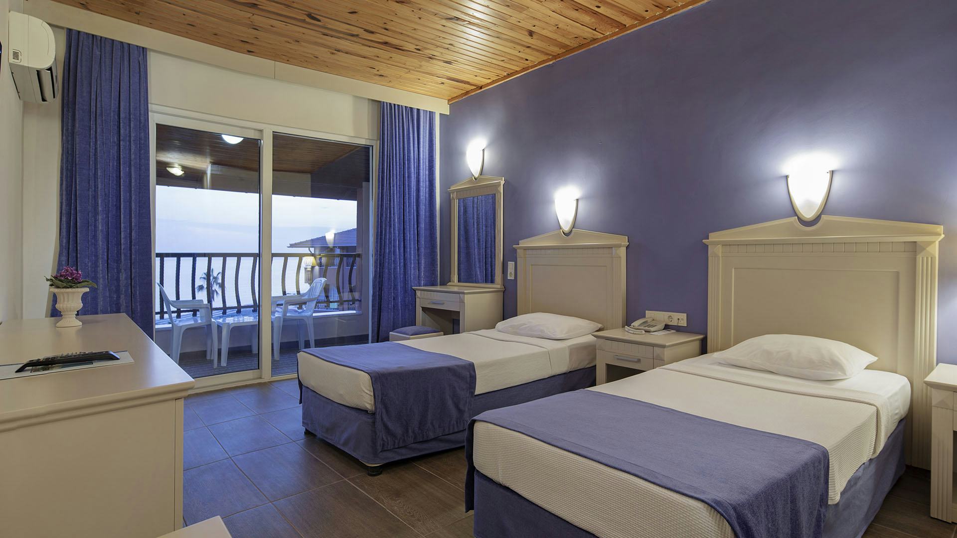 club-turtas-beach-hotel-standard-room_11218
