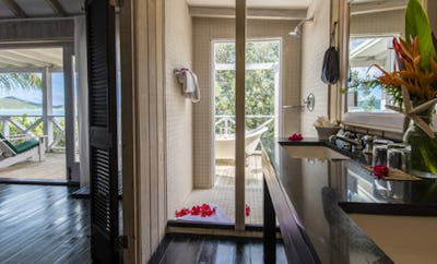 PREMIUM WATERFRONT SUITES