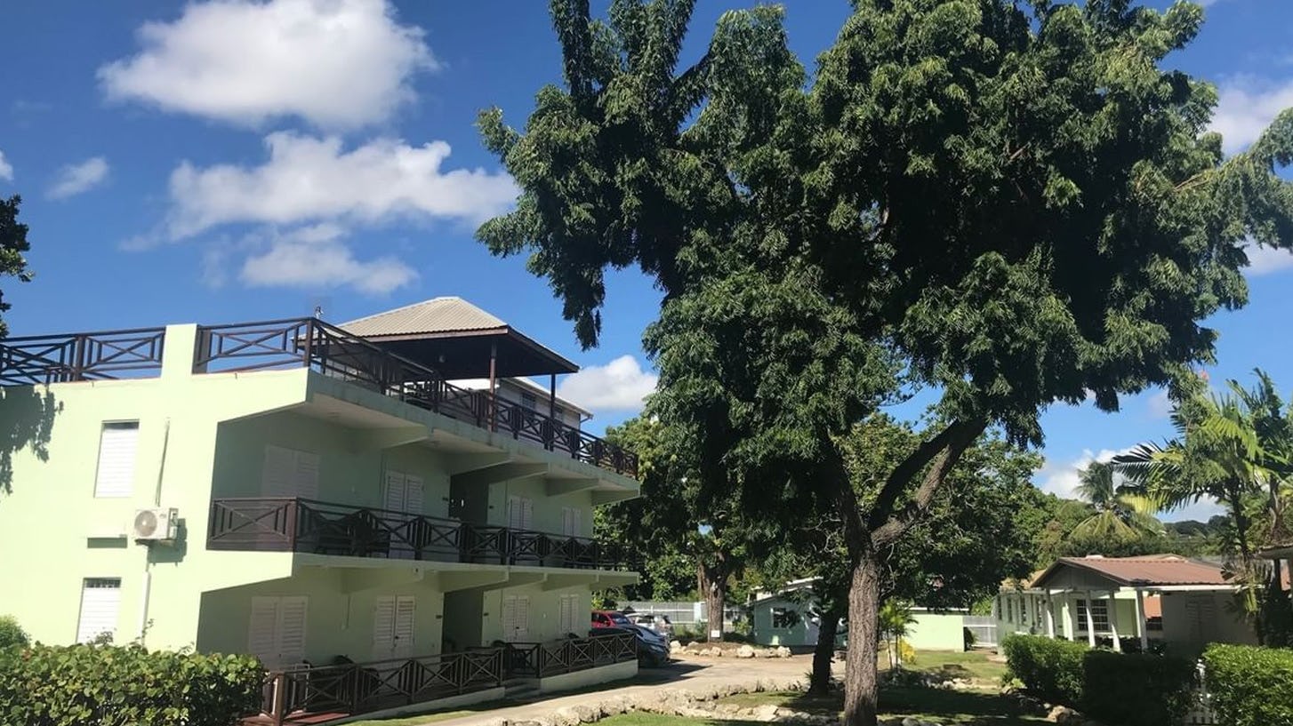 One Bedroom Aprartment