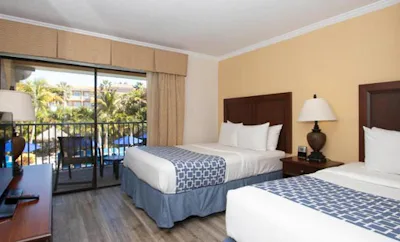 Queen Suite with Pool View