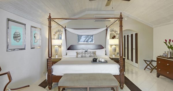 colony-club-by-elegant-hotels-luxury-poolside-room_2515