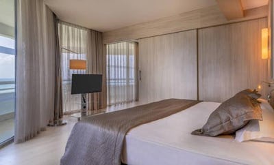 GRAND DE LUXE SUITE ROOM