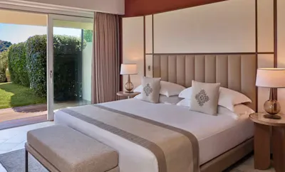 KING JUNIOR SUITE WITH GARDEN AND JACUZZI