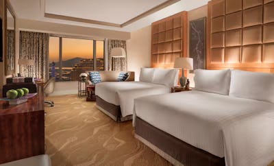 Two Queens Deluxe Eiffel Tower View