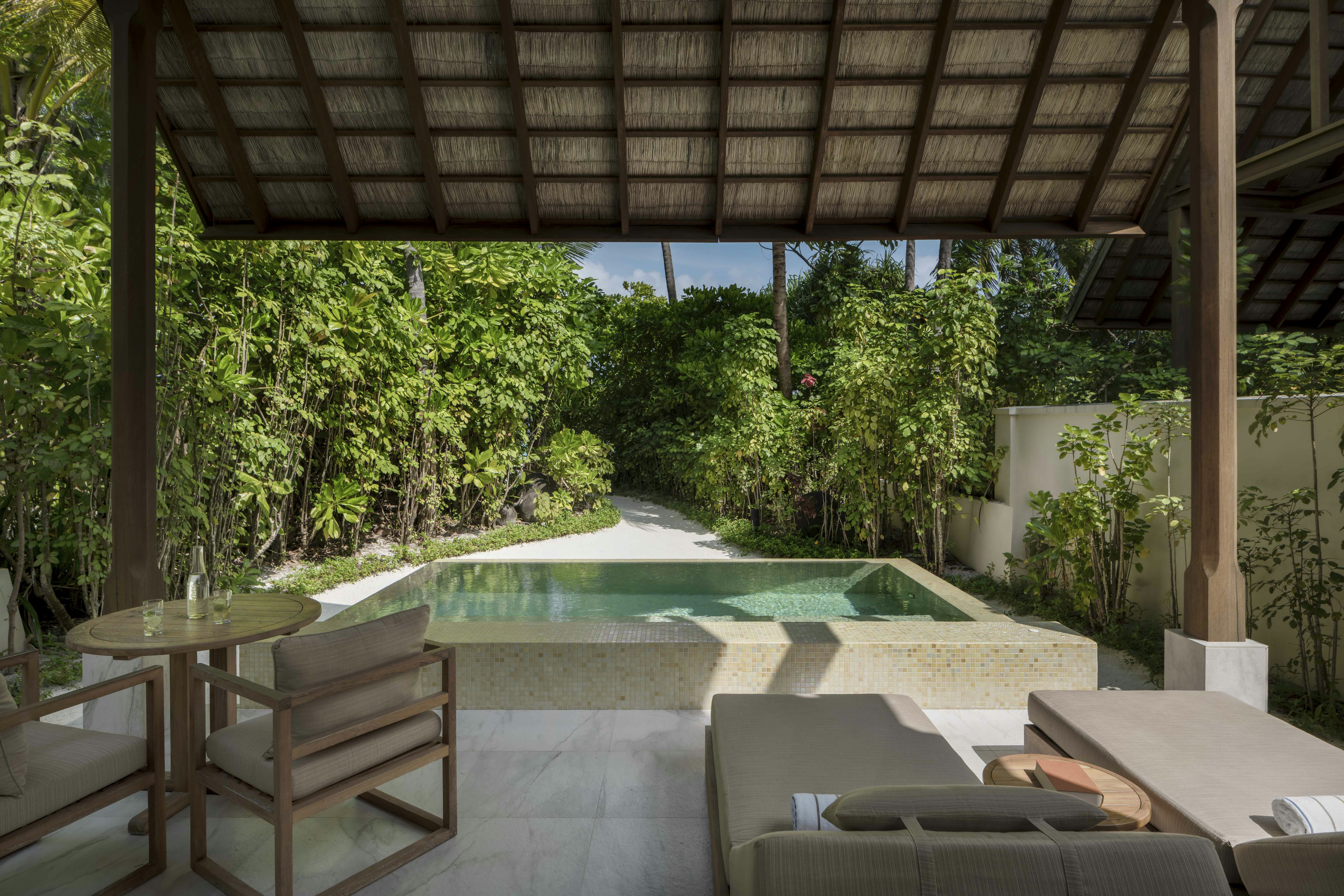 Deluxe Beach Villa with Pool