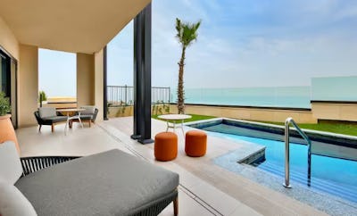 KING JUNIOR SUITE W/PRIVATE POOL - OCEAN VIEW