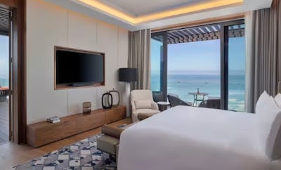 ROYAL SUITE WITH PRIVATE INFINITY POOL