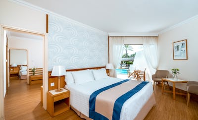 Family Triple Interconnecting Superior Swim-up Room