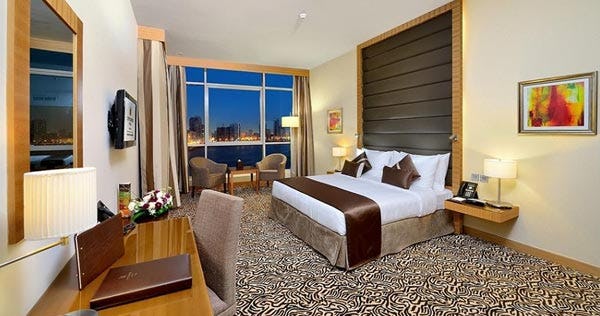 copthorne-hotel-sharjah-premium-room_7171