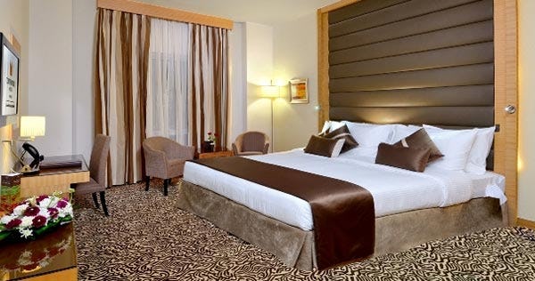 copthorne-hotel-sharjah-superior-room_7171