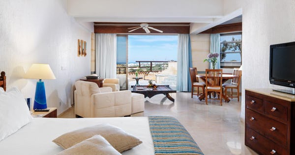 Superior Studio with Pool Sea View