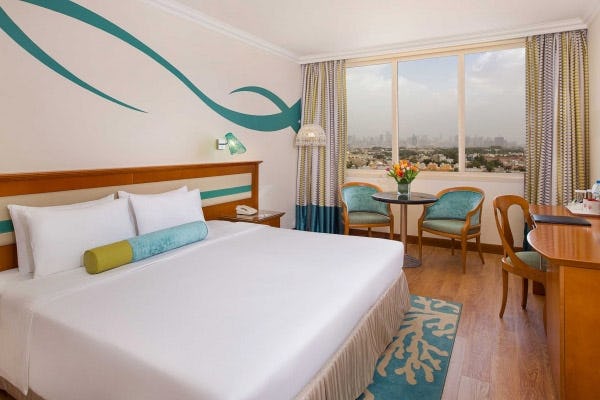 coral-beach-resort-sharjah-deluxe-room-city-view_2185