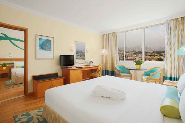 coral-beach-resort-sharjah-family-room-city-view_2185