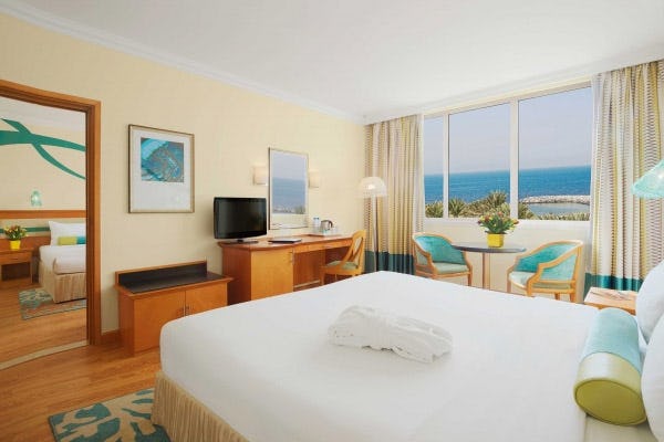 coral-beach-resort-sharjah-family-room-sea-view_2185