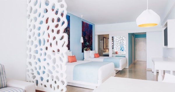 coral-level-at-iberostar-selection-junior-suite-ocean-front-01_11100