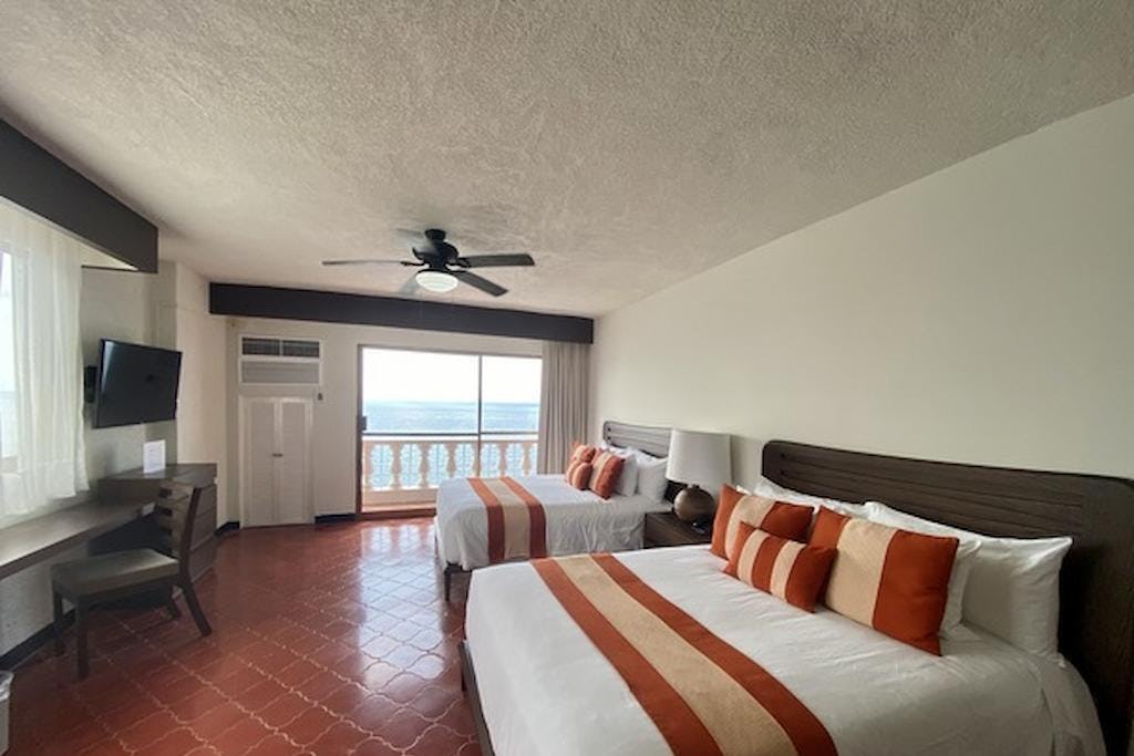 costa-sur-resort-and-spa-puerto-vallarta-mexico-double-deluxe-studio-01_9252