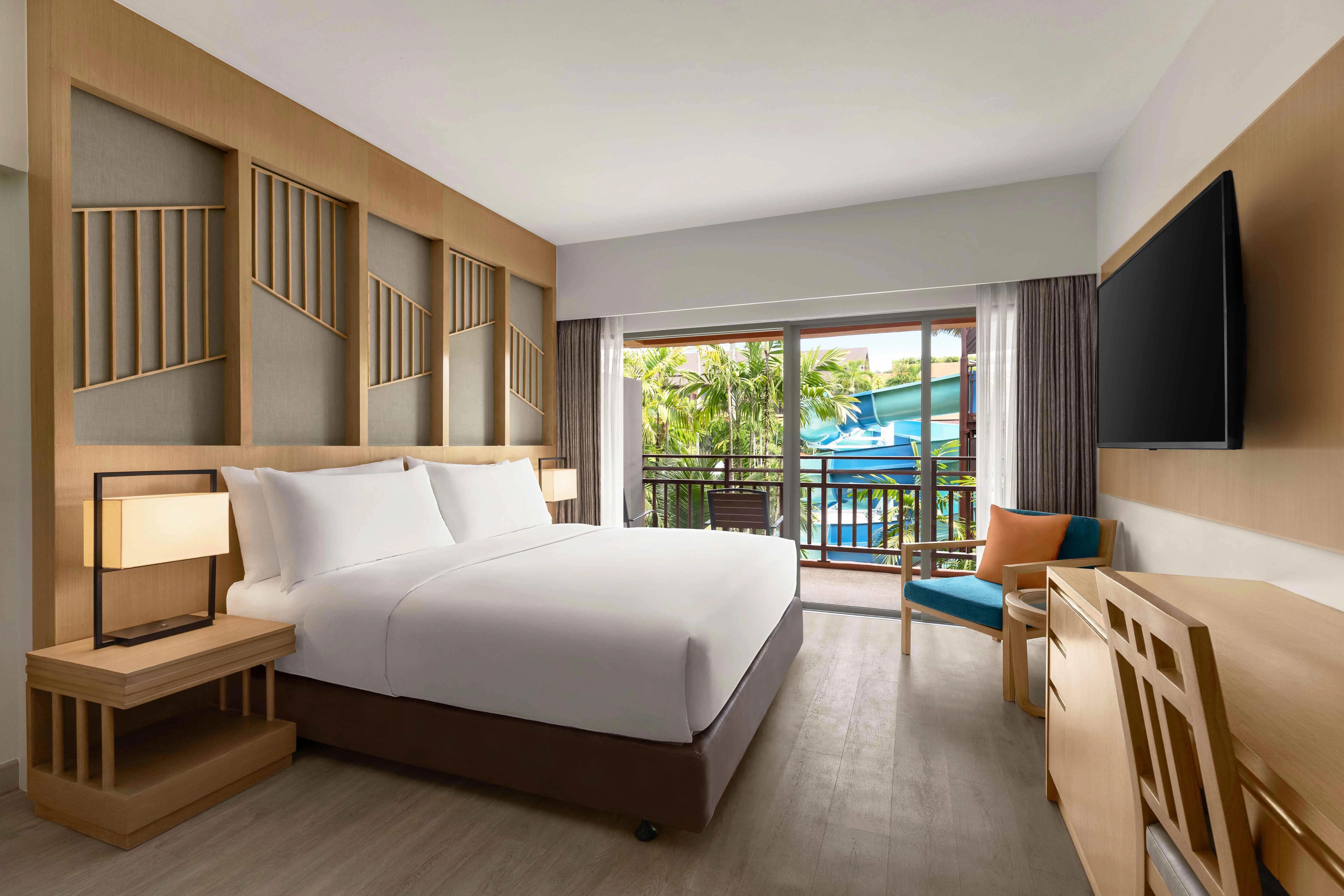 courtyard-by-marriott-phuket-patong-beach-resort-guest-room-01_172