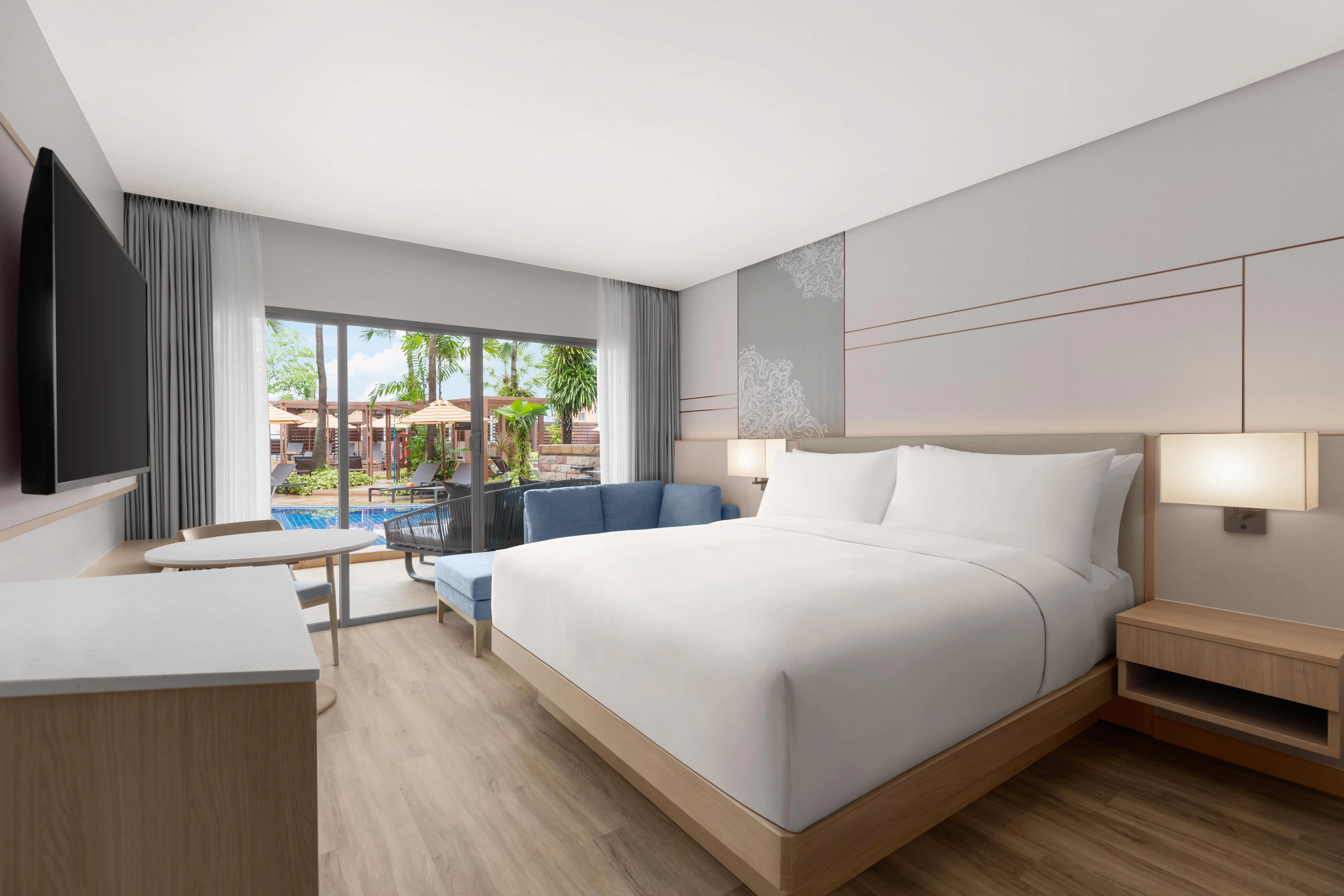 courtyard-by-marriott-phuket-patong-beach-resort-premier-guest-room-1-king-pool-access-01_172